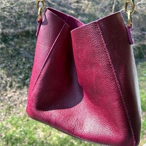 Portland Leather Goods Butterfly bucket bag in orchid